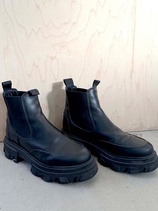 Ganni Shoes - Ganni low black leather Chelsea boots, cleated, size 40
